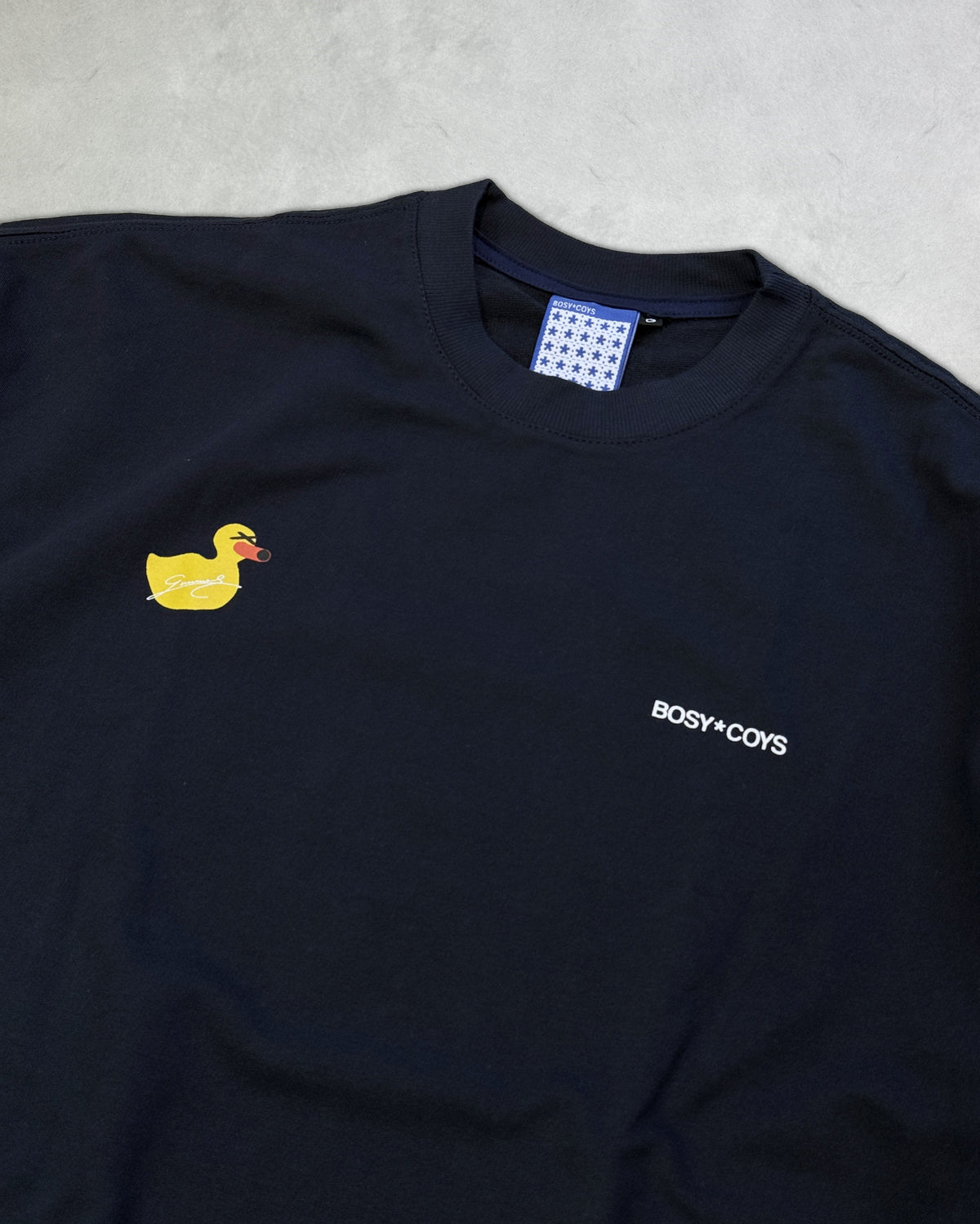 DUCKY - CAMISETA MARINHO - FRENTE (FOTO)